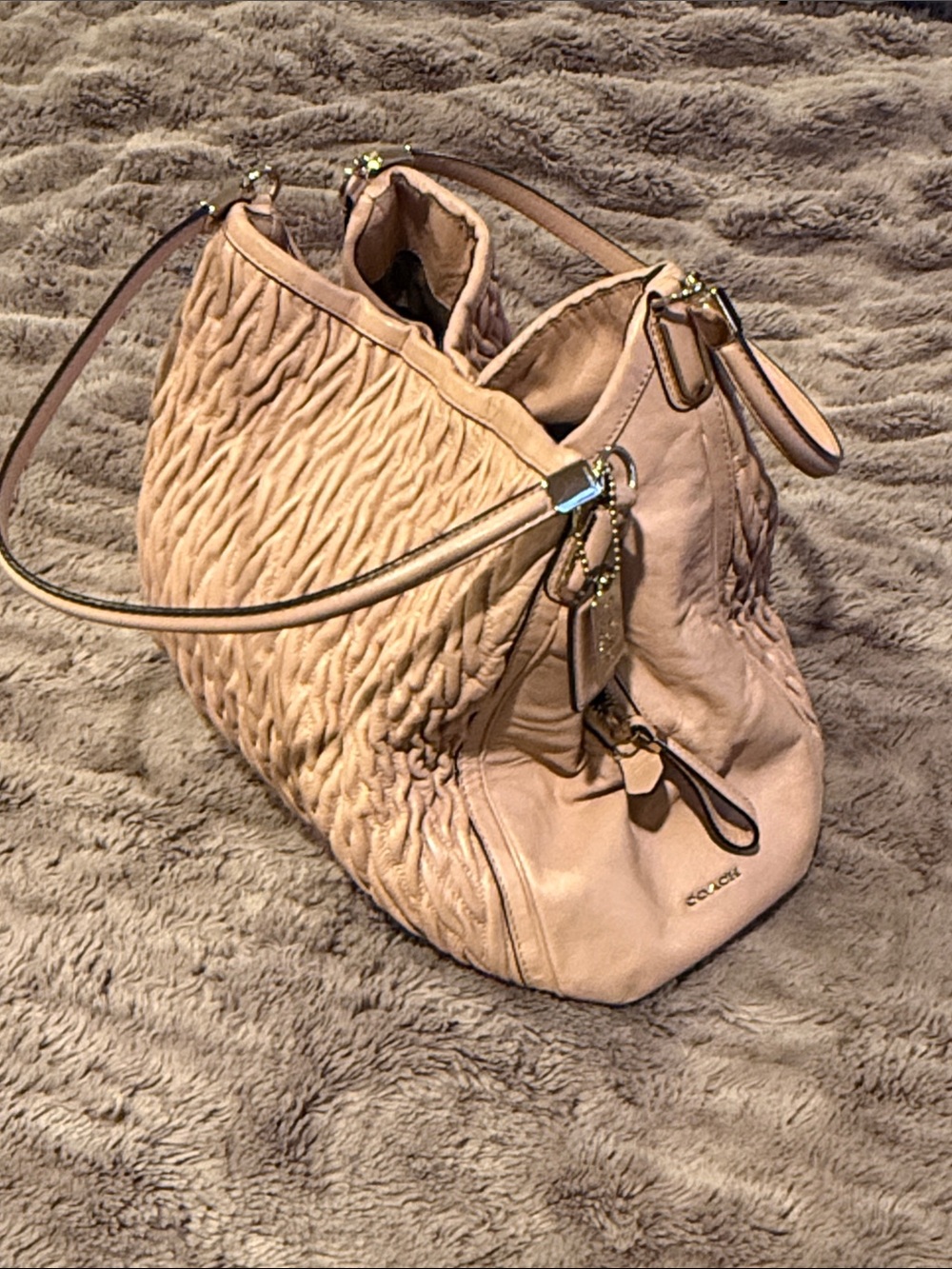Women's Textured Shoulder Bag in Blush Pink